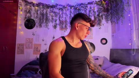 Thomas Grey online show from 5, 2, 2025