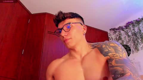 Thomas Grey online show from 8, 2, 2025