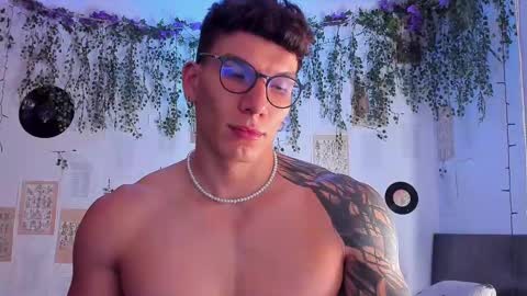 Thomas Grey online show from 9, 3, 2025