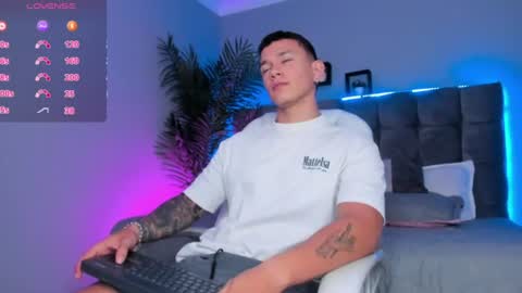 Snapshot of thomas_moon_ chatting on 10, 7, 2026 Thomas online show from 10, 7, 2026