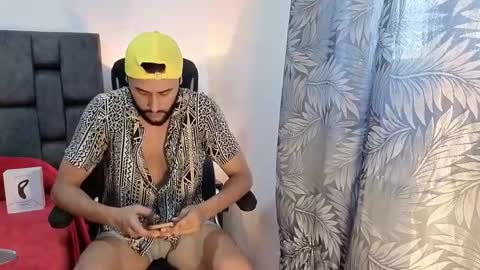 Snapshot of thomas_redcol chatting on 23, 9, 2025 Thomas online show from 23, 9, 2025