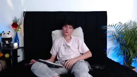 thomasbennett  online show from 25, 10, 2025
