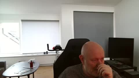 thomash32 online show from 21, 10, 2025