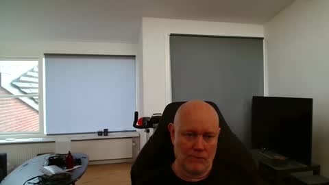 thomash32 online show from 23, 11, 2025