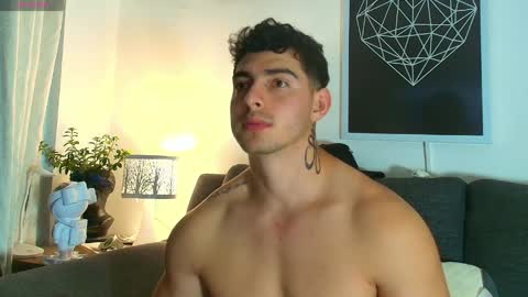 Snapshot of thomylov chatting on 7, 5, 2026 thomylov online show from 7, 5, 2026