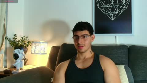 Snapshot of thomylov chatting on 28, 5, 2026 thomylov online show from 28, 5, 2026