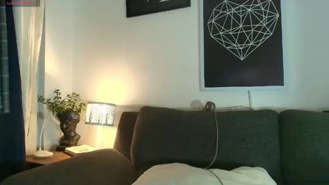 Snapshot of thomylov chatting on 6, 6, 2026 thomylov online show from 6, 6, 2026