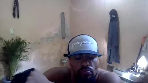 Snapshot of thonybeiio chatting on 2, 12, 2025 thonybeiio online show from 2, 12, 2025