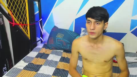 Snapshot of thr33sbroth3rs chatting on 4, 4, 2026 thr33sbroth3rs online show from 4, 4, 2026