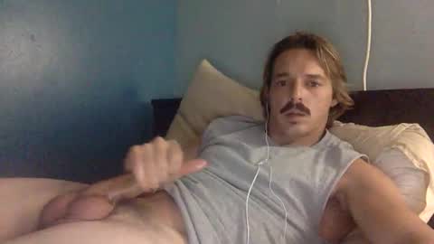 Snapshot of throatitbb chatting on 15, 3, 2026 throatitbb online show from 15, 3, 2026