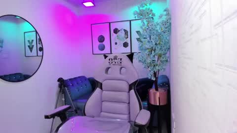 Tiara  online show from 19, 4, 2026