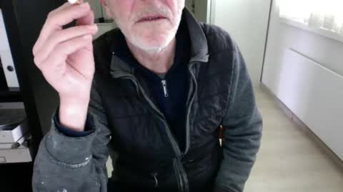 Snapshot of tiburzio chatting on 12, 2, 2025 tiburzio online show from 12, 2, 2025