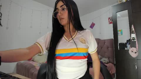 Snapshot of tiffani_williams chatting on 3, 7, 2026 tifany online show from 3, 7, 2026