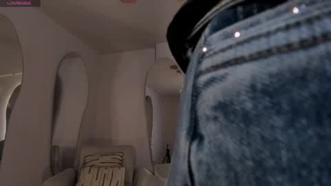 Tiffanny Sins online show from 19, 4, 2026