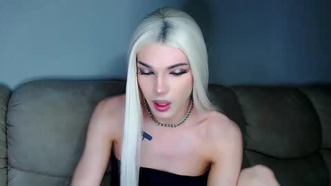 Snapshot of tiffany_smitch chatting on 21, 11, 2025 Tif online show from 21, 11, 2025