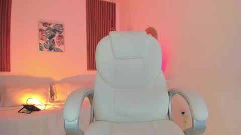 Tiffany online show from 12, 10, 2025