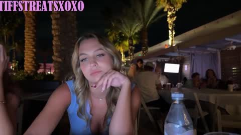 Tiffstreatsxoxo online show from 22, 4, 2026