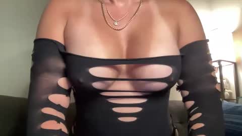 Snapshot of tightpinkpussy420 chatting on 10, 9, 2025 CaliforniaGoddess online show from 10, 9, 2025