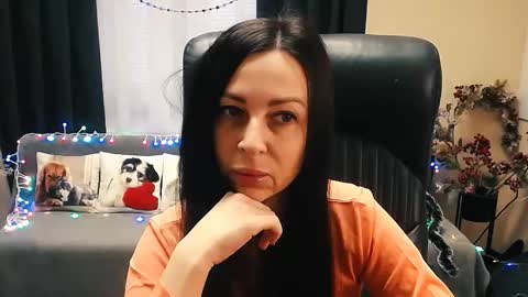 Snapshot of timeparadice chatting on 17, 12, 2025 Luisa online show from 17, 12, 2025