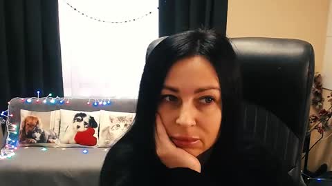 Snapshot of timeparadice chatting on 22, 12, 2025 Luisa online show from 22, 12, 2025