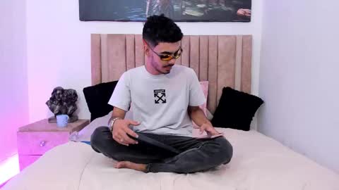 Snapshot of timothe_evans chatting on 24, 10, 2025 Evans online show from 24, 10, 2025