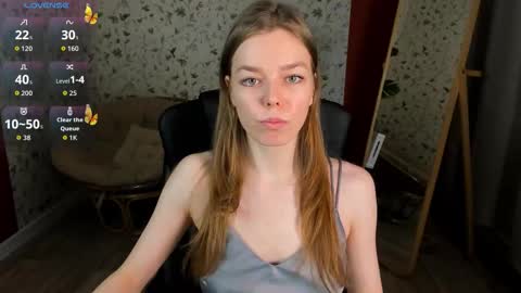 Snapshot of tina_tayllor__ chatting on 21, 12, 2025 tina_tayllor__ online show from 21, 12, 2025