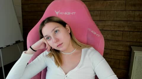 Snapshot of tinaburton chatting on 8, 6, 2026 TinaBurton online show from 8, 6, 2026