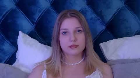 Snapshot of tinaburton chatting on 19, 6, 2026 TinaBurton online show from 19, 6, 2026