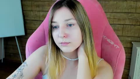 Snapshot of tinaburton chatting on 5, 7, 2026 TinaBurton online show from 5, 7, 2026