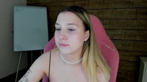 Snapshot of tinaburton chatting on 10, 7, 2026 TinaBurton online show from 10, 7, 2026