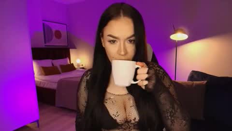 hi im curvy babyface girlie Tina online show from 19, 1, 2026