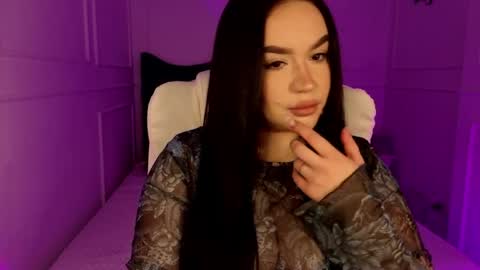 hi im curvy babyface girlie Tina online show from 7, 4, 2026