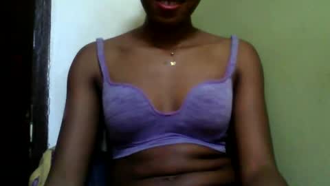 Snapshot of tinah235702 chatting on 13, 11, 2025 tinah235702 online show from 13, 11, 2025