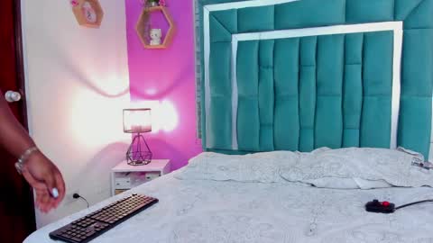Snapshot of tinajones20 chatting on 8, 4, 2026 Tina online show from 8, 4, 2026
