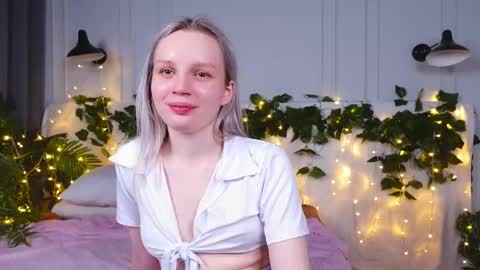 tinasiner online show from 8, 3, 2025