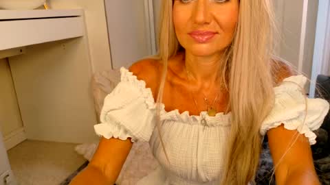 Snapshot of tinkerbell822 chatting on 10, 7, 2026 tinkerbell822 online show from 10, 7, 2026