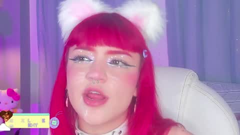 Snapshot of tiny__emmy chatting on 6, 1, 2025 Emmy blue berry1 online show from 6, 1, 2025