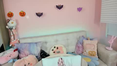 tiny_cora online show from 19, 10, 2025