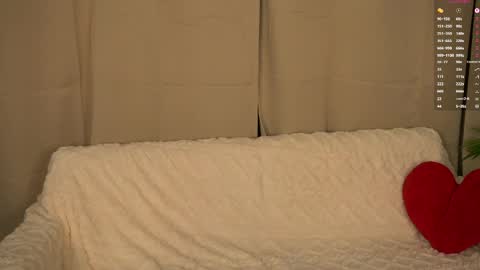 Snapshot of tinyanie chatting on 6, 4, 2026 Annie online show from 6, 4, 2026