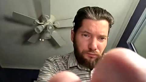 Snapshot of tinyguynicecock chatting on 17, 5, 2026 tinyguynicecock online show from 17, 5, 2026