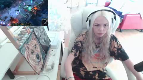 stage Kylie Sinner  brand CLITBAIT online show from 25, 11, 2025