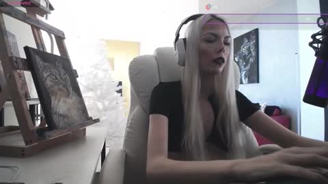 stage Kylie Sinner  brand CLITBAIT online show from 14, 2, 2026