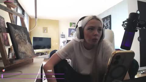 stage Kylie Sinner  brand CLITBAIT online show from 2, 3, 2026