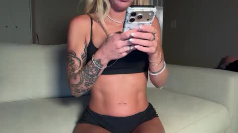 Snapshot of tinytayy chatting on 11, 6, 2026 tinytayy online show from 11, 6, 2026