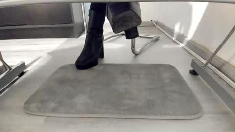 Snapshot of tired33 chatting on 20, 12, 2024 Anna online show from 20, 12, 2024