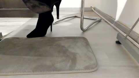 Snapshot of tired33 chatting on 12, 1, 2025 Anna online show from 12, 1, 2025