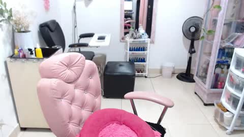 Snapshot of titsbiglovers chatting on 4, 5, 2026 DIVA online show from 4, 5, 2026
