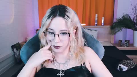 Tolli Moll online show from 19, 1, 2025