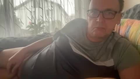 Snapshot of tom6644 chatting on 17, 10, 2025 Tom online show from 17, 10, 2025