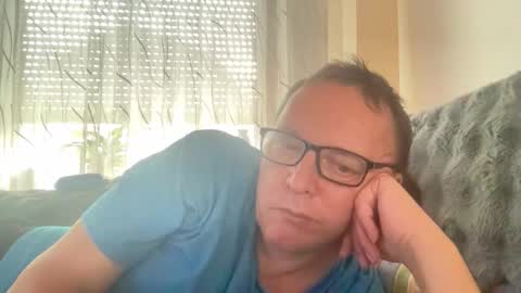 Snapshot of tom6644 chatting on 21, 10, 2025 Tom online show from 21, 10, 2025